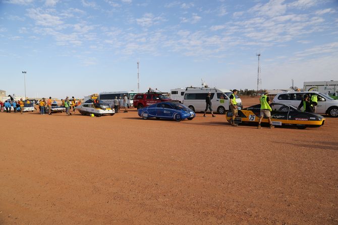 Die Startaufstellung in Coober Pedy