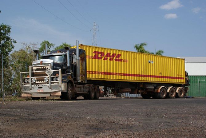 Per Schiff und LKW auf die andere Seite der Erdkugel: Der DHL-Container ist angekommen