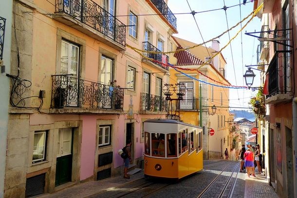 Lissabon Zentrum, Gebäude und Straßenbahn