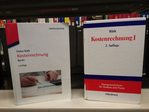 Zwei Bücher die nebeneinander stehen Titelblatt: Kostenrechnung