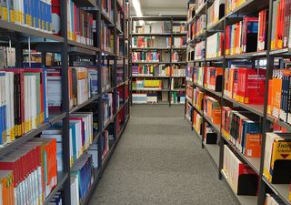 Fachbibliothek Technik: Regale