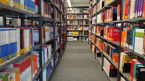 Fachbibliothek Technik: Regale
