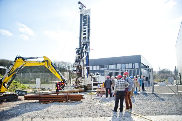 Bild zeigt die Fraunhofer-Einrichtung für Energieinfrastrukturen und Geothermie (IEG)