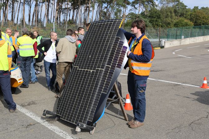 Solarcar-Weltreisender Felix Burmeister weiß, wie schnell Solararrays wegfliegen können