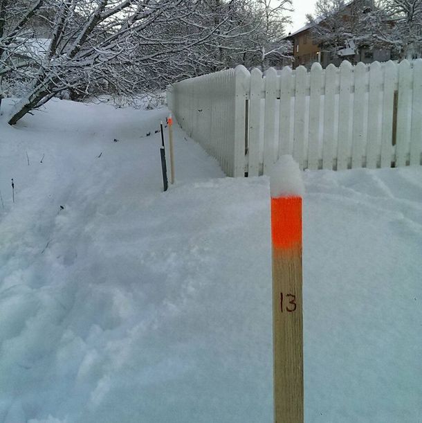 Grenzmarkierung "Sørstrupen" im Schnee