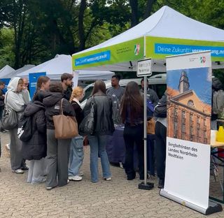 Pavillion mit Informationen zum Beruf Geodäsie