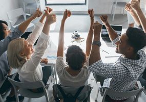 fröhliche, erfolgreiche Arbeitsgruppe