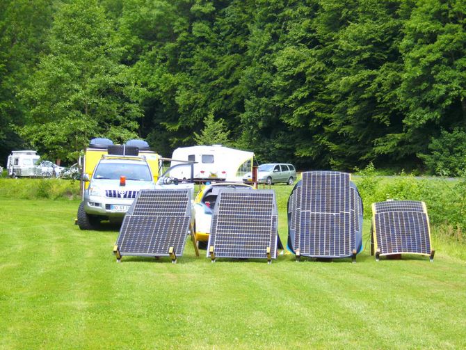 Die Sonne zeigt sich und das Team ist zur Stelle. Laden, wann immer möglich, ist z. Zt. das Programm