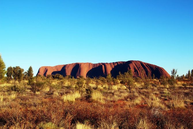 Spektakuläre Aussicht auf den Uluru