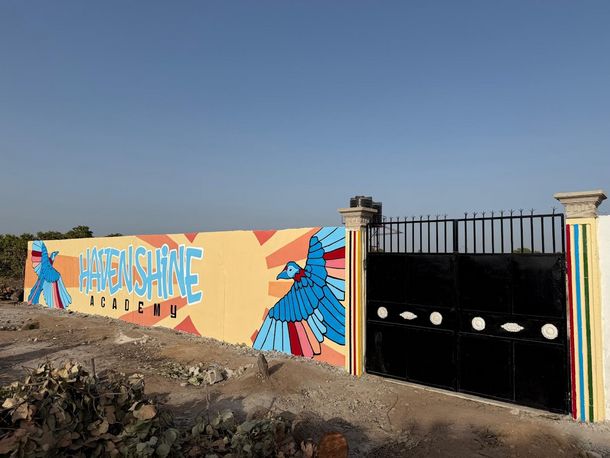 Mauer des Kindergartens