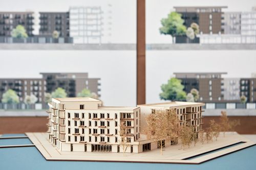 Der außergewöhnlich hohe Durcharbeitungsgrad sichtbar in Sperrholz.