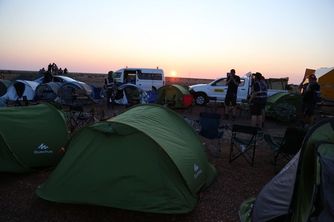 Lager im Sonnenuntergang