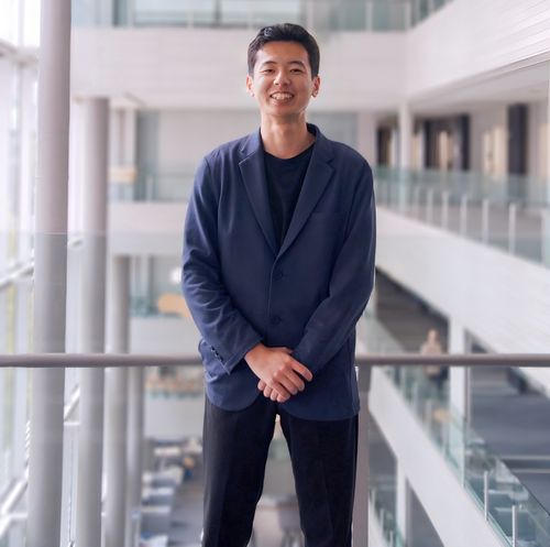 Auf dem Bild sieht man den Student Masato Kimura.