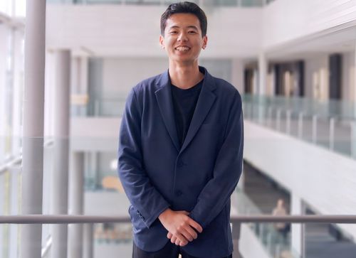 Auf dem Bild sieht man den Student Masato Kimura.