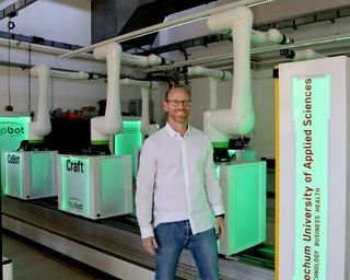 Daniel Schilberg am CoBotCraftLab