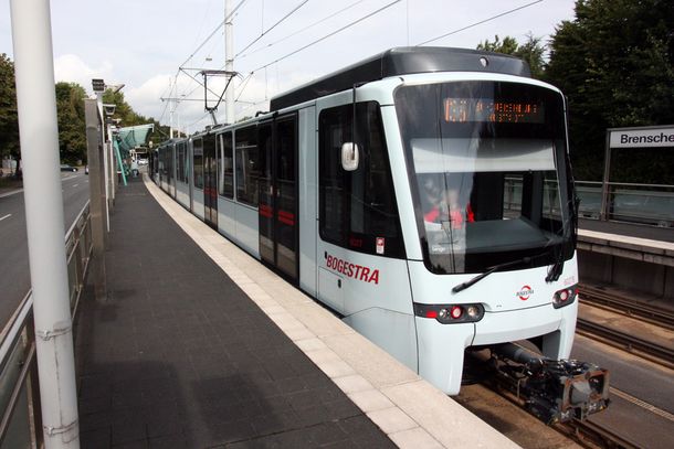 Die Tangobahn an der U35-Haltestelle Brenscheder Str.