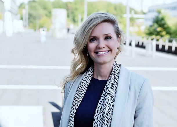 Ein Portraitbild von Prof. Dr. Anna Mikhof.