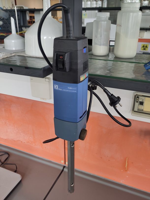 Dispergiergerät IKA T25 basic zur Probenhomogenisierung im Umweltlabor der Hochschule Bochum.