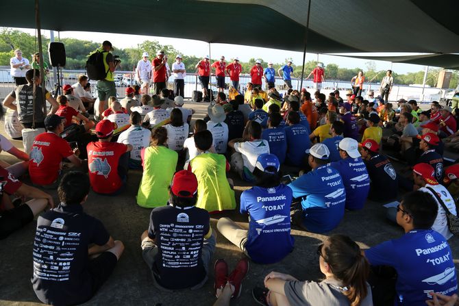 Briefing für alle Fahrer und Teamchefs