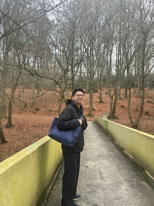 Auf dem Bild sieht man den Student Masato Kimura.