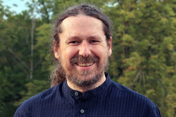 Dr. Michael Schuler, Professor für Forschungsmethoden in den Gesundheitsberufen. Ein Portraitbild von Prof. Dr. Michael Schuler.