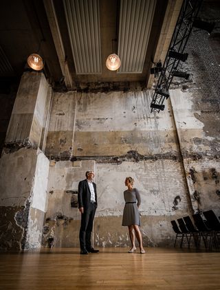 Prof. Dr. Andreas Wytzisk-Arens und Dr. Vera Battis-Reese nach der Vertragsunterzeichnung im Dampfgebläsehaus