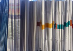 Stapel Zeitschriftenhefte