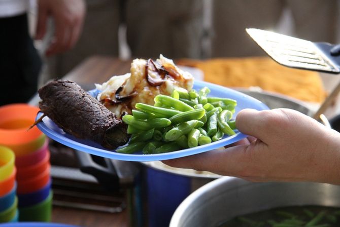 Eine 'ordentliche, warme Mahlzeit': Rouladen mit grünen Bohnen und Püree
