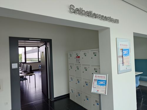 Eingang Selbstlernzentrum am Gesundheitscampus 