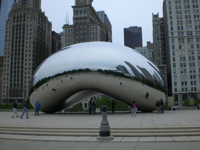 Nächster Tag: Besuch von Downtown Chicago. Hier zu sehen: 'The Bean', eine metergroße, verspiegelte... ja, Bohne! Nächster Tag: Besuch von Downtown Chicago. Hier zu sehen: 'The Bean', eine metergroße, verspiegelte... ja, Bohne!