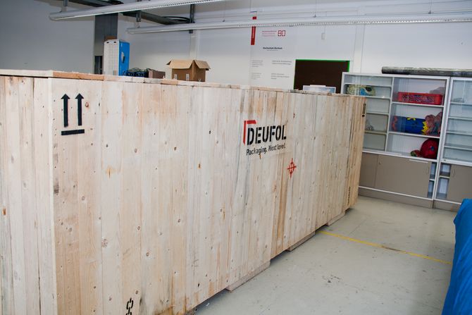 Die fertige Transportbox von DEUFOL wartet auf den Flug nach Australien 