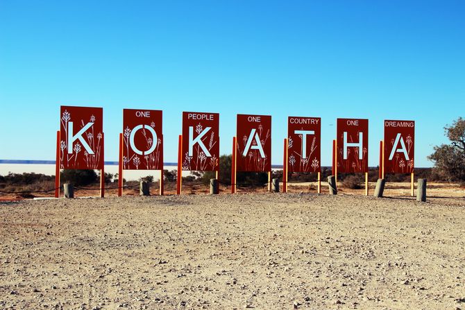 Die Fahrt führt auch durch das Stammland der Kokatha-Aborigines