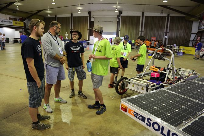 Sean Dalton und André Buß haben dem Liberty-Team geholfen, das Scrutineering zu schaffen