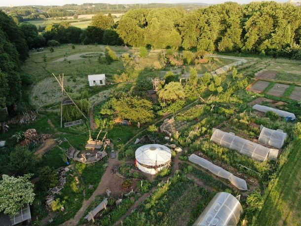 Hof Bergmann aus der Vogelperspektive