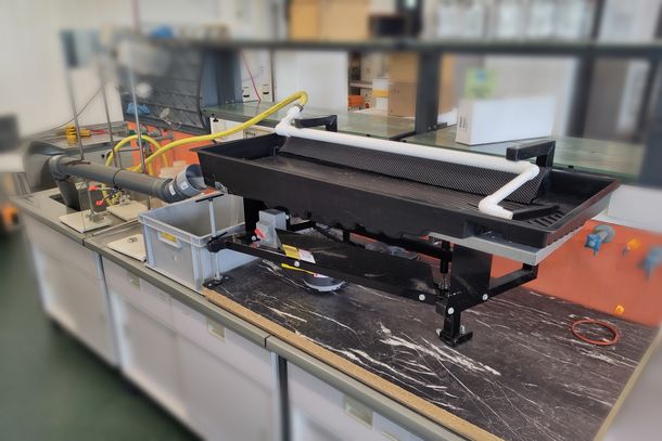 Wet separation table