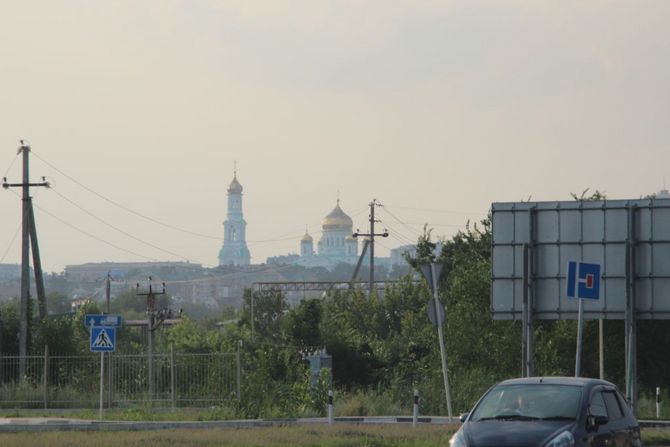 Kirchen gehören zu vielen Stadtsilhouetten in Russland