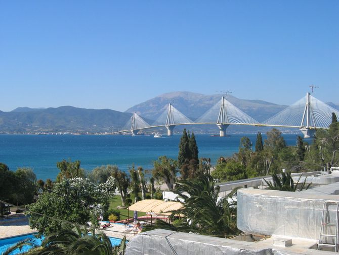Leider noch nicht freigegeben: Diese Brücke führt über die Meerenge bei Patras