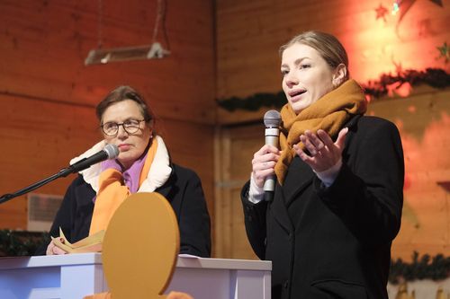 Lisa Wallbaum hält Vortrag