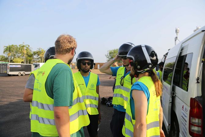 Fahrer- und Beifahrerbriefing durch Sicherheitschef Sascha Rolle