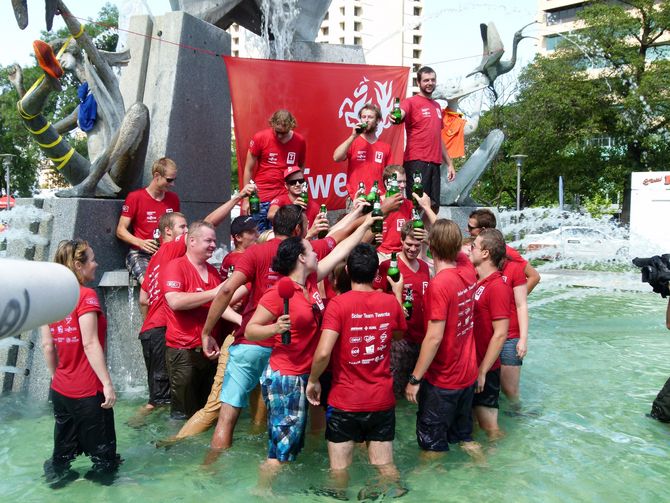 Jubel-Grolsch im Brunnen