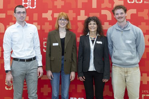 Gruppenfoto ausgezichnete Studierende