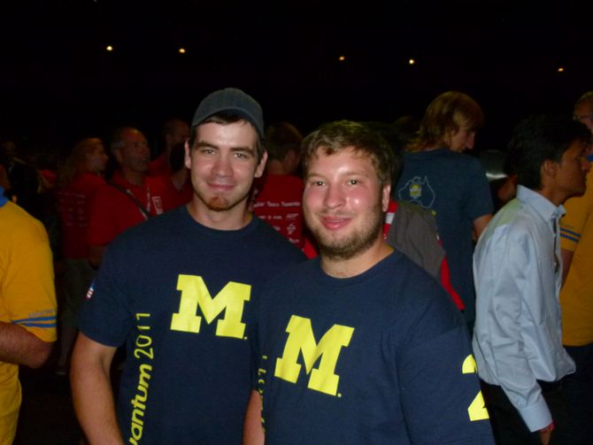 Malte Bülthoff und Robert Siebrecht im Michigan-Shirt