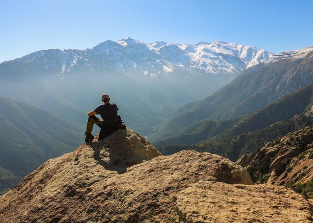 Oleksandr Medynets blickt ins Andengebirge.