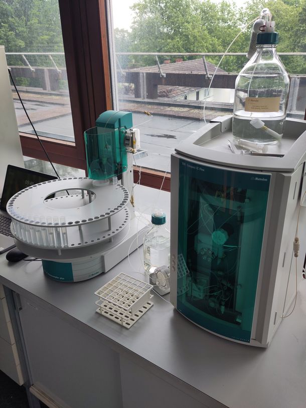 Ionenchromatograph Metrohm 930 Compact IC Flex für die Bestimmung von Anionen und Kationen im Umweltlabor der Hochschule Bochum.