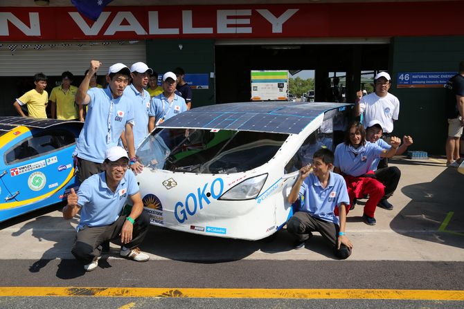 GOKO-Highschool: Zu recht stolz auf ihren Sonnenwagen