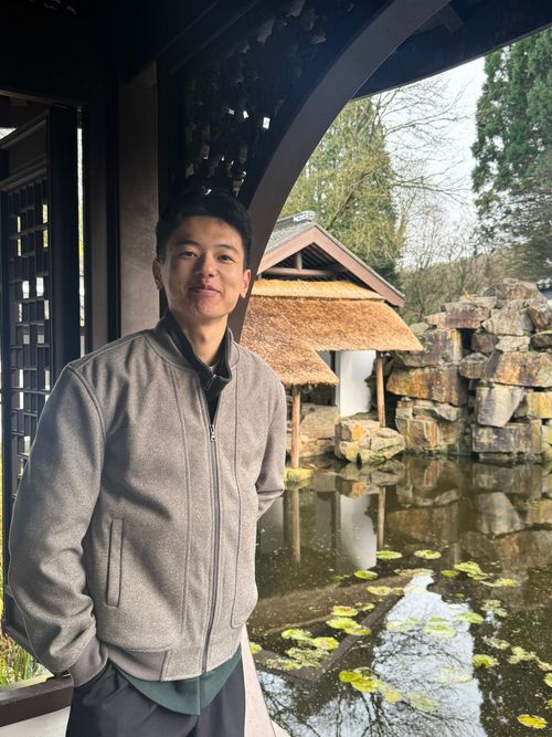 Auf dem Bild sieht man den Student Masato Kimura.