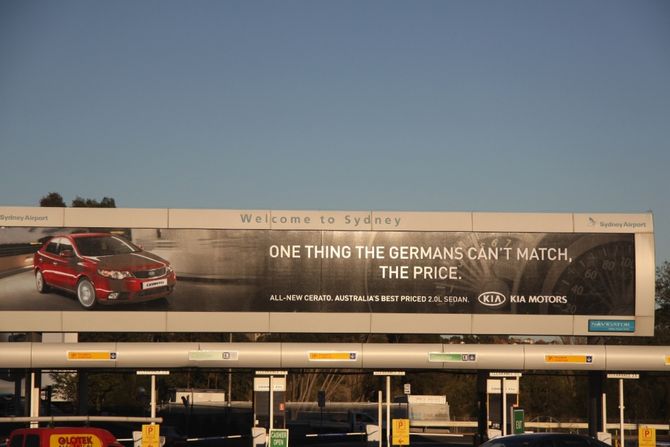 Auto-Werbung in Sydney: Alles andere scheint demnach bei deutsche Autos zu stimmen...
