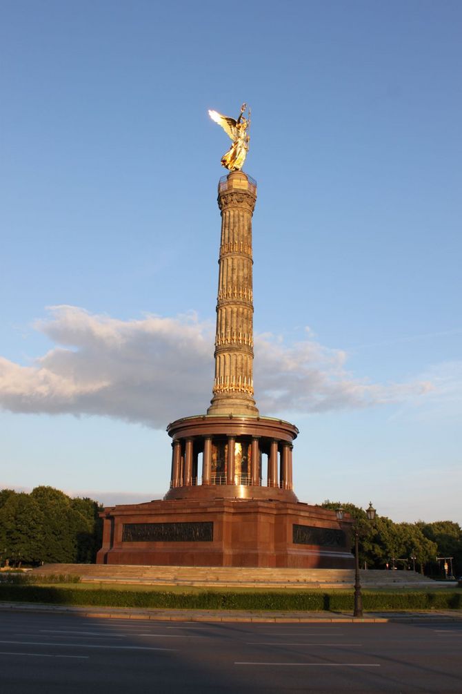 Die Siegessäule in Berlin im Abendrot