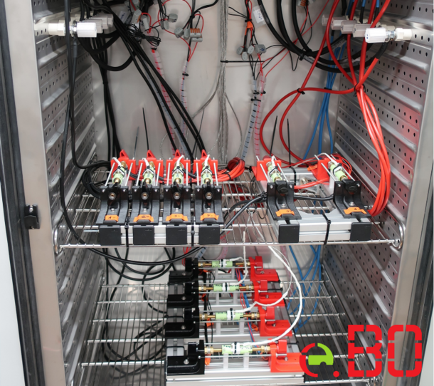 Abbildung 1: Testen von Lithium-Ionen Akkumulatoren am Institut für Elektromobilität