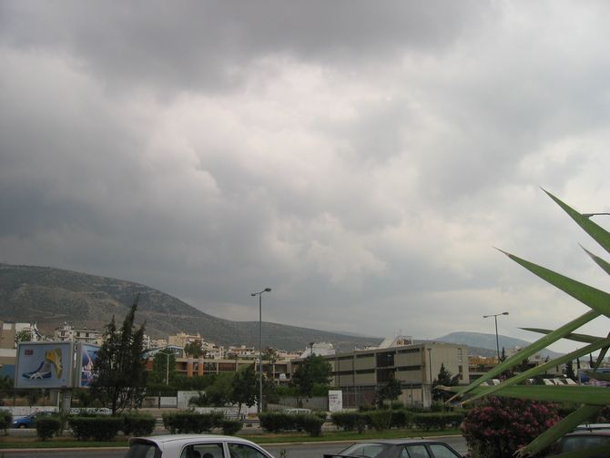 Der Himmel über Athen: Kein Wetter für die Formel 1 der Solarmobile